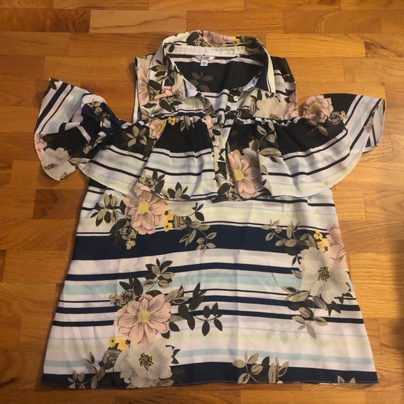 Guess floral off the shoulder top - Picture 2 of 4